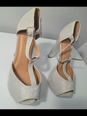 Silver Sparkle Platform Peep-Toe Block 5.5" Heel Sandals Glitter Shimmery Size 9